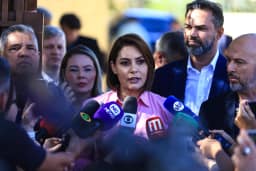 Michelle diz que briga com Flávio é 'página virada', mas sinaliza distância da campanha presencial