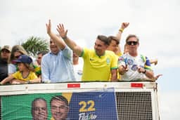 Em Alagoas, Flávio repete promessa de trem ligando capitais no Nordeste
