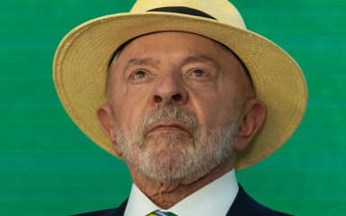 Lula cobra Flávio Bolsonaro por R$ 130 milhões de Vorcaro para o filme Dark Horse