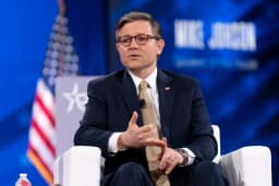 Reunião de Trump com empresas de IA focará equilíbrio entre inovação e supervisão, diz Mike Johnson