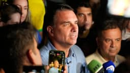 Flávio Bolsonaro quer debater com Lula, afirma coordenador de campanha
