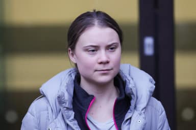 Greta Thunberg alerta contra vitória de Flávio Bolsonaro antes do segundo turno