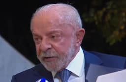 'Não sou movido a pesquisa, sou movido por trabalho', diz Lula