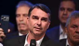 Flávio Bolsonaro diz que fará 'tesouraço' em ministérios