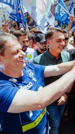 Flávio pede voto útil, critica Lula e diz que Brasil precisa 'mudar rápido' em SP