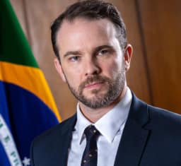 Ministro da Fazenda prevê mínimo de R$ 1.741 em 2027 e indexação de benefícios do INSS