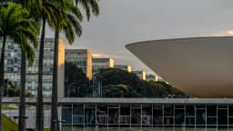 275 de 405 deputados que concorriam à reeleição garantem novo mandato
