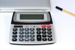 Juros futuros ficam praticamente estáveis com IPCA e quebra de sigilo do caso Master