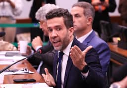 Janones diz que confia no TSE e que 'não vê problema' em pedidos de Nunes Marques sobre 'Exército do Lula'