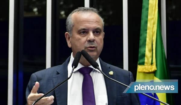 Rogério Marinho leva a Gilmar Mendes pedido de diálogo de Flávio Bolsonaro