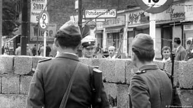 Alemanha Oriental começou a erguer o Muro de Berlim em 13 de agosto de 1961