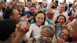 Líder opositora Maria Corina Machado volta à Venezuela após dez meses