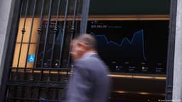 Dólar sobe 12% e bolsa brasileira tem circuit breaker; acompanhe na DW