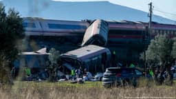 Acidente entre trens deixa ao menos 64 mortos na Espanha