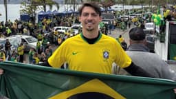 Vereador há menos de 2 anos, Renan Bolsonaro anuncia pré-candidatura a deputado federal
