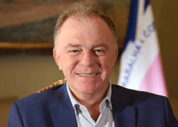 Renato Casagrande lidera corrida pelo Senado no Espírito Santo