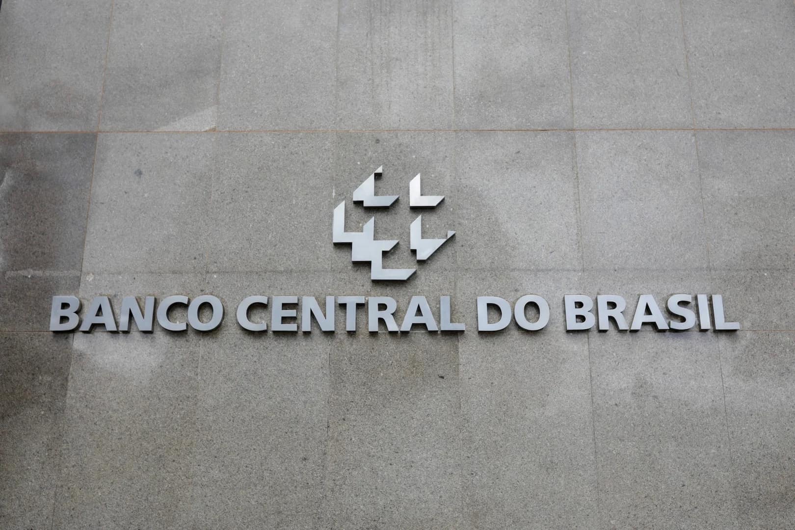 Boletim Focus do Banco Central projeta inflação de 5,01% e PIB de 1,92% em 2026