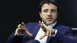 Flávio teve “medo” e fugiu de debate, diz Renan Santos
