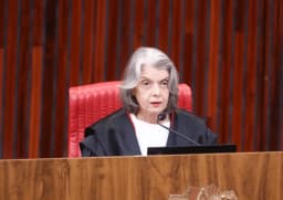 Flávio cobra voto de Cármen Lúcia contra Moraes