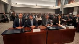 Flávio Bolsonaro diz cumprir papel de Lula nos EUA
