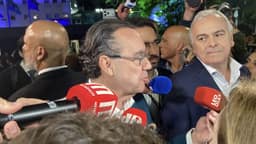Cury abre live, declara ausência, volta atrás e participa de debate