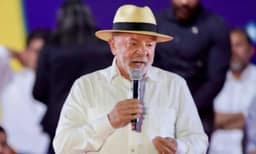 Ao vivo: Lula participa de comício em Curitiba