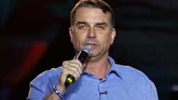 Flávio Bolsonaro tem 41% no 1º turno no Paraná, diz Quaest