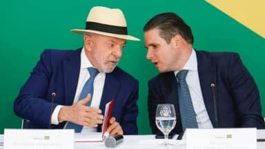 Hugo Motta recebe apoio da federação de PT, PCdoB e PV para reeleição na Câmara