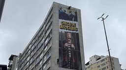 Ato de Zema tem faixa com Moraes atrás das grades na Paulista