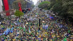 Sob frio de 14 ºC, Flávio reúne 34.200 na avenida Paulista
