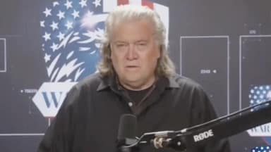 Steve Bannon defende que EUA cortem relações com o Brasil após reeleição de Lula