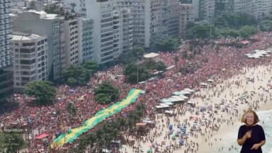 Lula faz ato em Copacabana na véspera do segundo turno contra Flávio Bolsonaro
