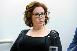 Urgente: Carla Zambelli pede ao STF autorização para retornar ao Brasil sem ser presa