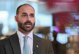 Eduardo Bolsonaro é demitido da Polícia Federal por abandono de cargo