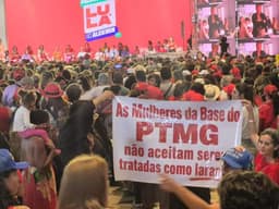 Petistas protestam contra distribuição de recursos de campanha durante evento com Lula em BH