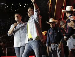 Tarcísio declara apoio a Flávio e diz que senador dará continuidade ao projeto de Bolsonaro