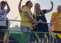Flávio Bolsonaro faz “barqueata” com aliados durante agenda em Angra dos Reis; Veja vídeo