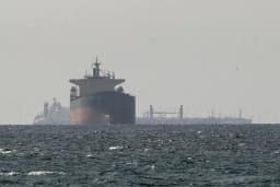 EUA criam corredor secreto no Estreito de Ormuz para transportar petróleo