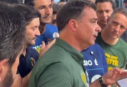 Flávio Bolsonaro agradece à CNBB após entidade esclarecer boato sobre Nossa Senhora Aparecida; VEJA VÍDEO