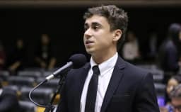 Justiça diz que Nikolas não chamou Vorcaro de “lindão” e manda ICL apagar notícia