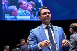 Plantão TBN: direita passa a apoiar fim da escala 6X1 e votará a favor