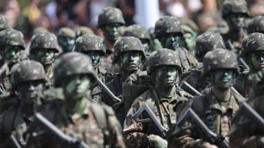 João Roberto Martins Filho diz que bolsonarismo dispensa apoio dos militares