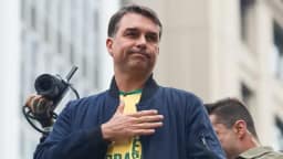 TSE decide manter retirada de posts falsos que associam Flávio Bolsonaro a ação contra Nossa Senhora