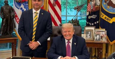 Trump diz que aprovaria entrada de Flávio Bolsonaro nos EUA após ida à Argentina
