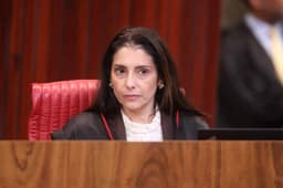 Ministra do TSE que barrou púlpito vazio na Globo teve atuação no governo Lula e defendeu regulação das redes