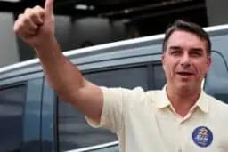 Flávio Bolsonaro pede ao TSE extensão da votação em 17 cidades afetadas pelas chuvas