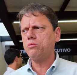 Tarcísio cobra esclarecimentos sobre decisão de Zanin que prorrogou votação