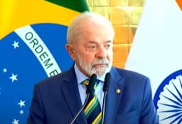 Após gravação eleitoral, van com identificação do MEC busca estudantes em comitê de Lula