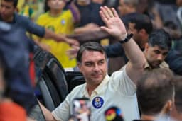 Flávio Bolsonaro escreve carta em que se declara “verdadeiro presidente eleito”; leia na íntegra