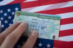Procura por green card dispara após reeleição de Lula, aponta empresa